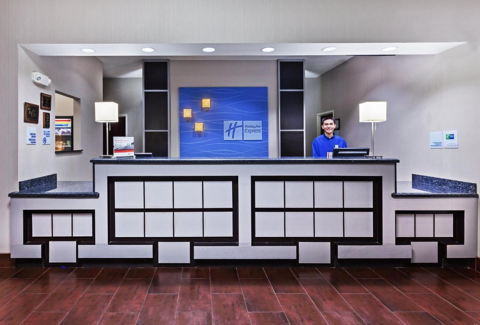 Holiday Inn Express & Suites Cleveland an IHG Hotel Main image 2